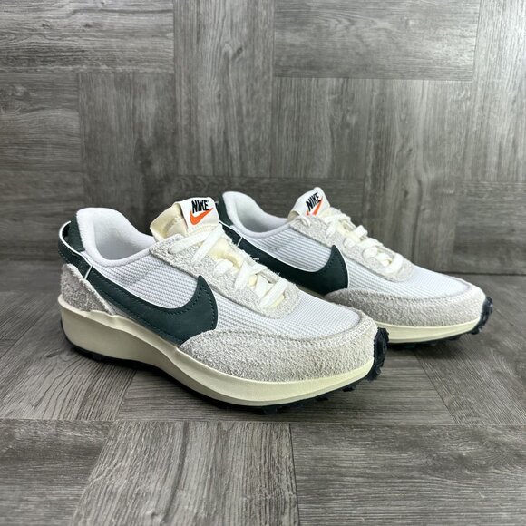 Nike Waffle Debut Women's size 5 White Vintage Green Shoes DX2931-102 - Picture 5 of 8